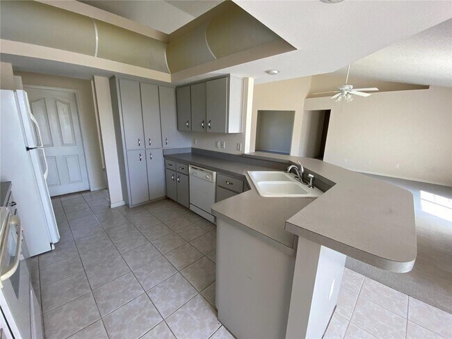 Building Photo - 15980 SW 27th Ave Rd