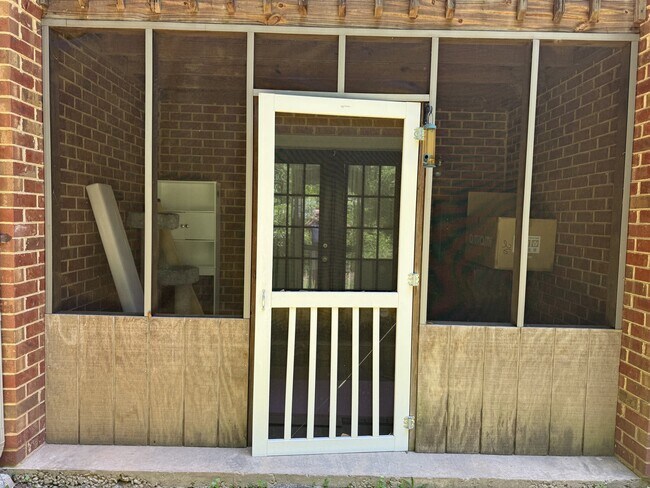 Building Photo - 1055 Baxter St