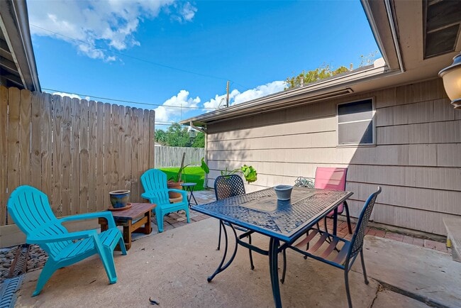 Building Photo - 6018 Berendo St