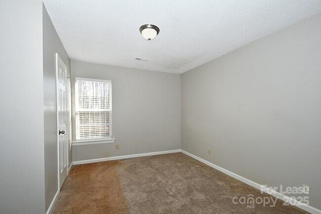 Building Photo - 116 Milbros Ln