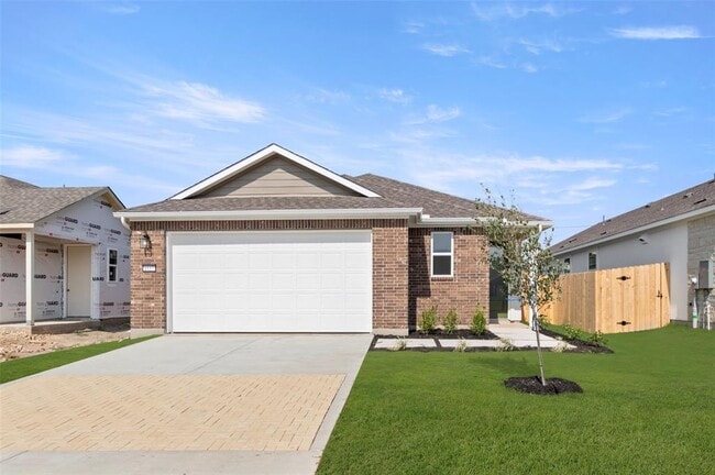 Primary Photo - 1117 Yaupon Holly Dr