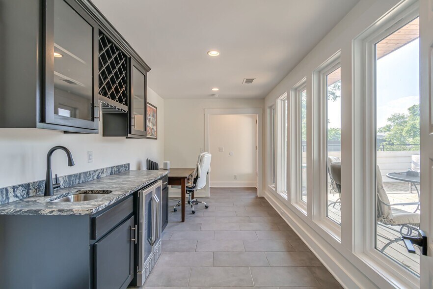 Building Photo - 1611B Cahal Ave
