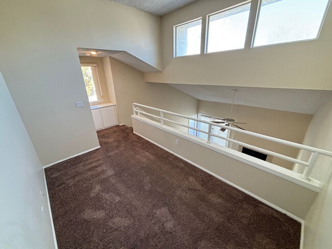 Building Photo - Beautiful2Bed/2Bath Townhome-Private end u...