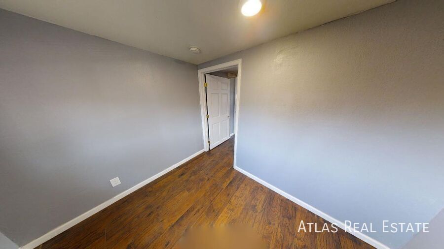 Building Photo - 406 S 10th St