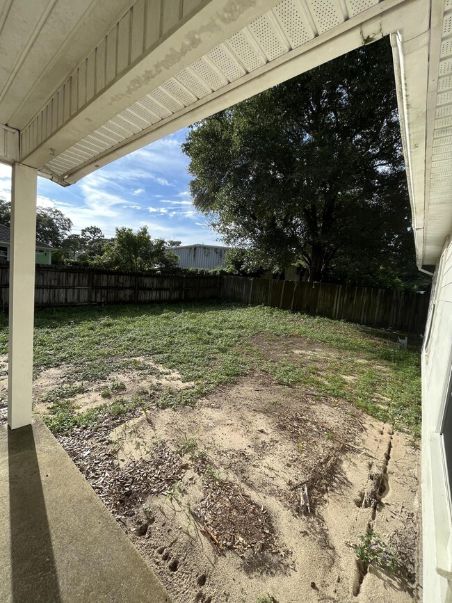 Building Photo - 706 Oaklawn St