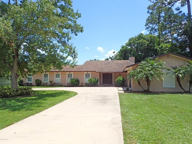 Building Photo - 525 Hidden Creek Dr