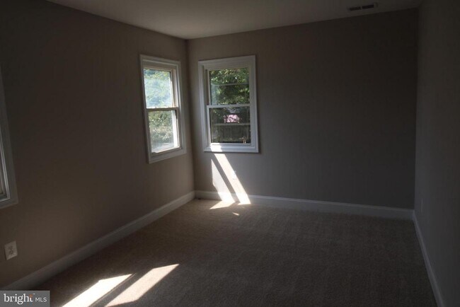 Building Photo - 3404 Elmwood Dr