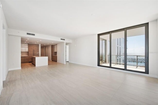 Building Photo - 301 1st St S