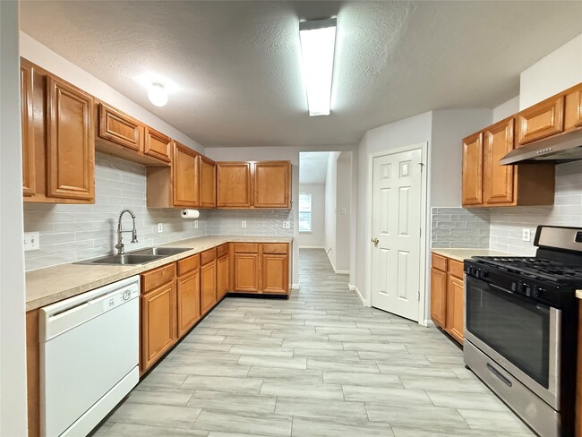 Building Photo - 6534 Carly Park Way