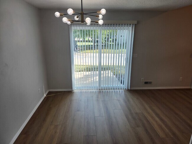 Building Photo - 811 Burr Oaks Dr