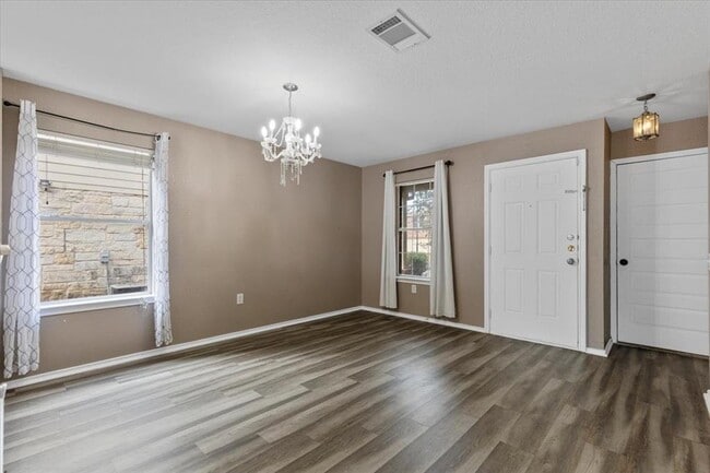 Building Photo - 5621 Abby Ann Ln