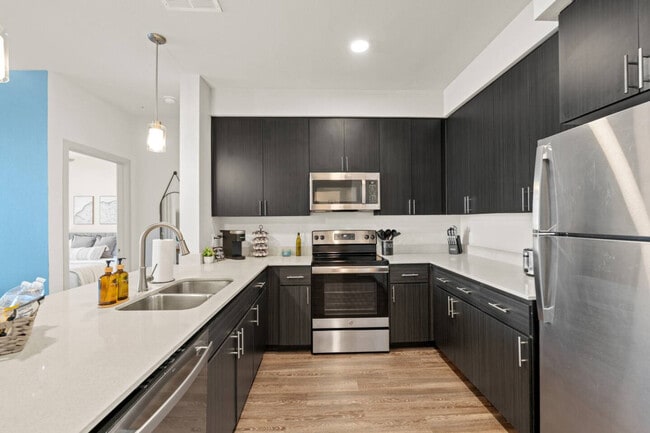 Building Photo - 711 W Broadway Rd