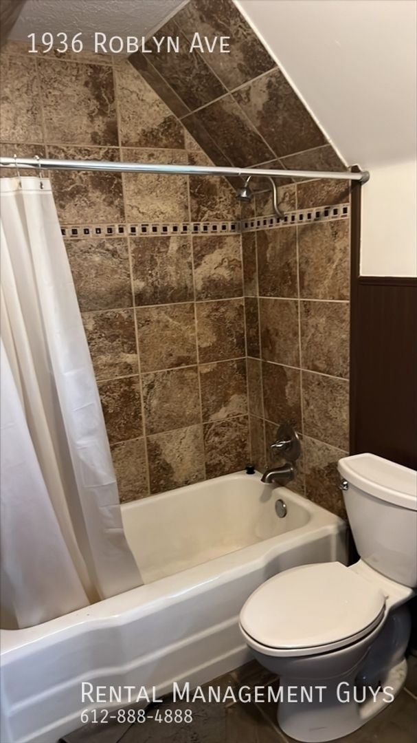 Building Photo - 1936 Roblyn Ave