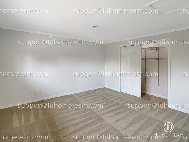 Building Photo - "Charming 3-Bed Home in Renton with Granite Touches & Gleaming Hardwood Floors!"