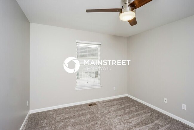 Building Photo - 3 Bedroom Pet-Friendly Home in Jeffersonville, IN with Main Street Renewal