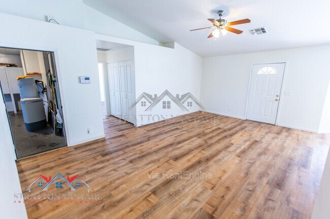 Building Photo - 2334 E Longhorn Pl