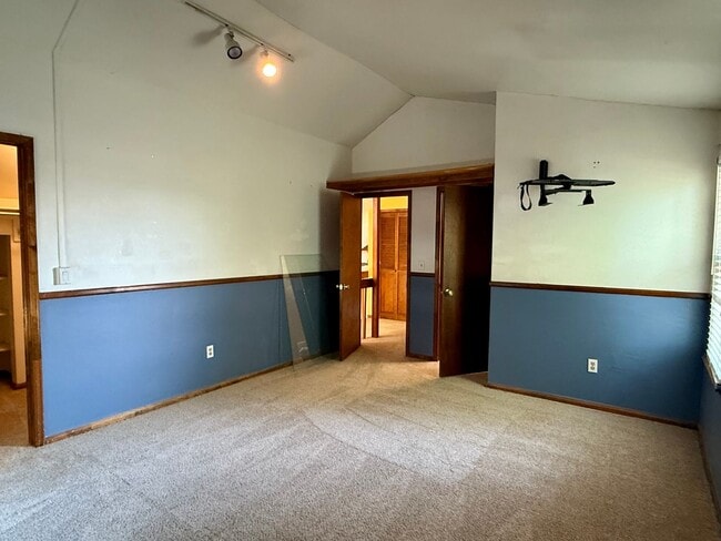 Building Photo - Spacious Home in the Heart of Aurora with ...