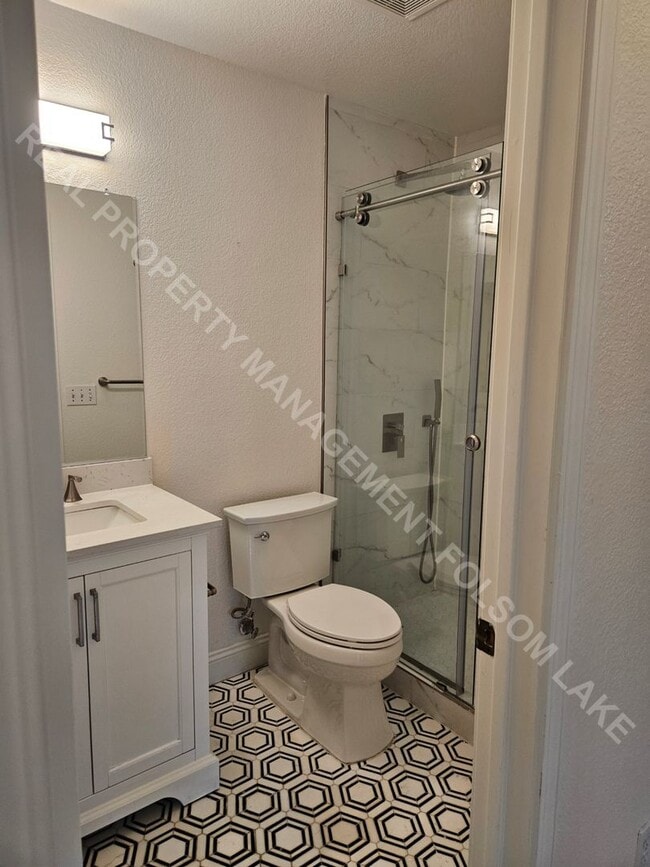 Building Photo - Coming Soon – 3 Bed / 2 Bath Home Near Folsom High School