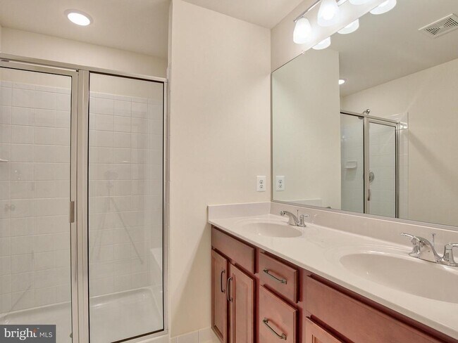 Building Photo - 127 Keller Ct