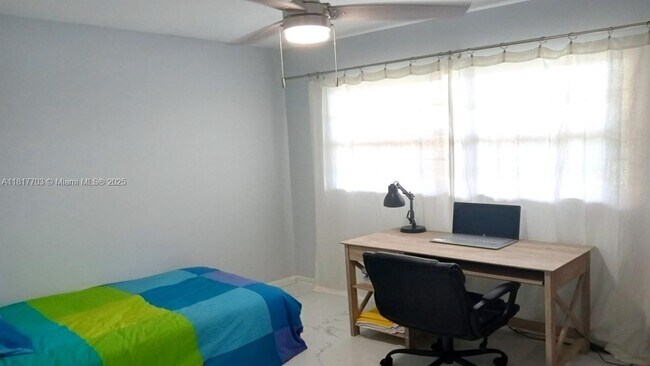 Building Photo - 200 Jacaranda Country Club Dr