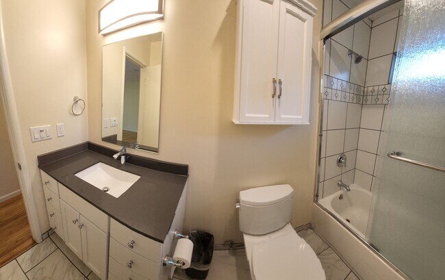 Building Photo - 5 Bedroom 3 bathroom in close proximity to POLY CAMPUS!