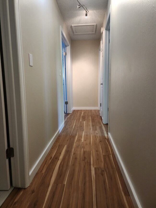 Building Photo - 7834 Greenbriar Cir