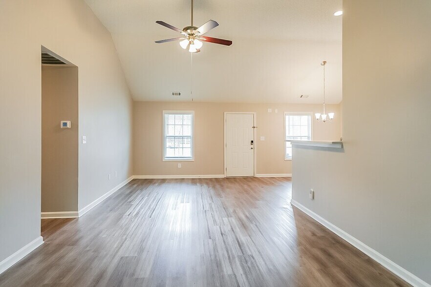 Building Photo - 4925 Brookwood Pl