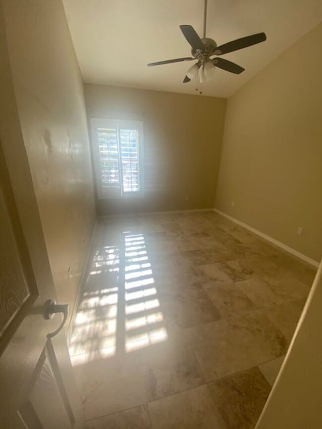 Building Photo - Luxury Living - River and Oracle