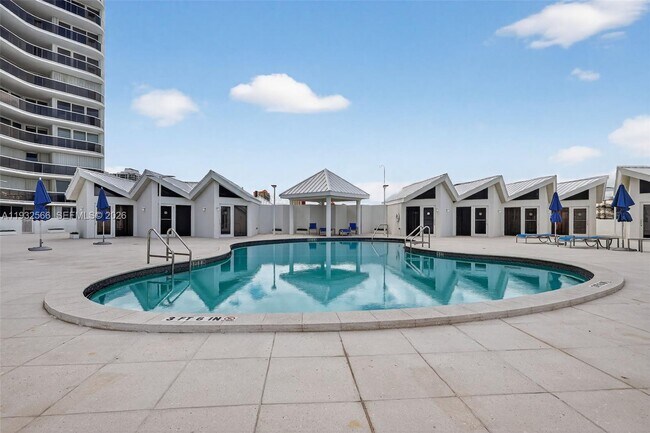 Building Photo - 16711 Collins Ave