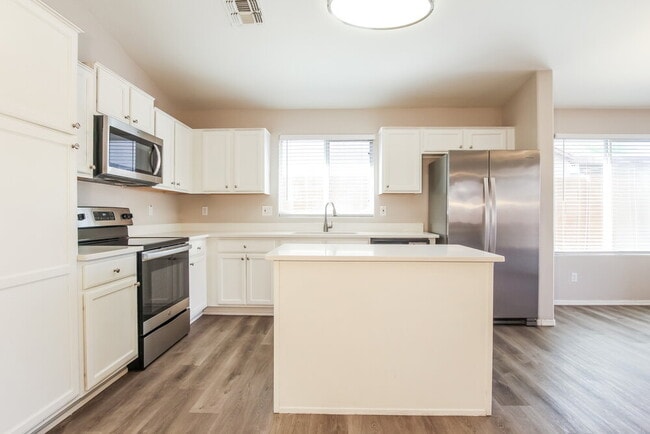 Building Photo - 2322 S 65th Dr