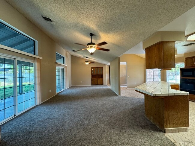 Building Photo - Northwest Bakersfield Home