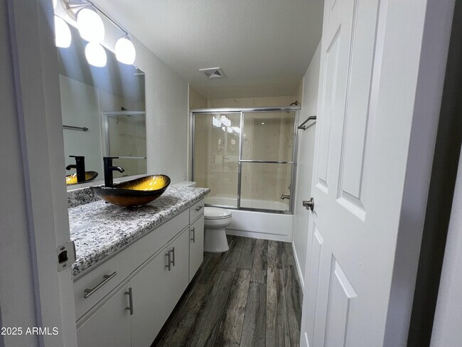 Building Photo - 1351 N Pleasant Dr