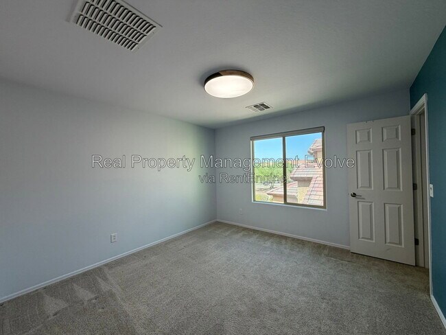 Building Photo - 5164 W Quail Track Dr