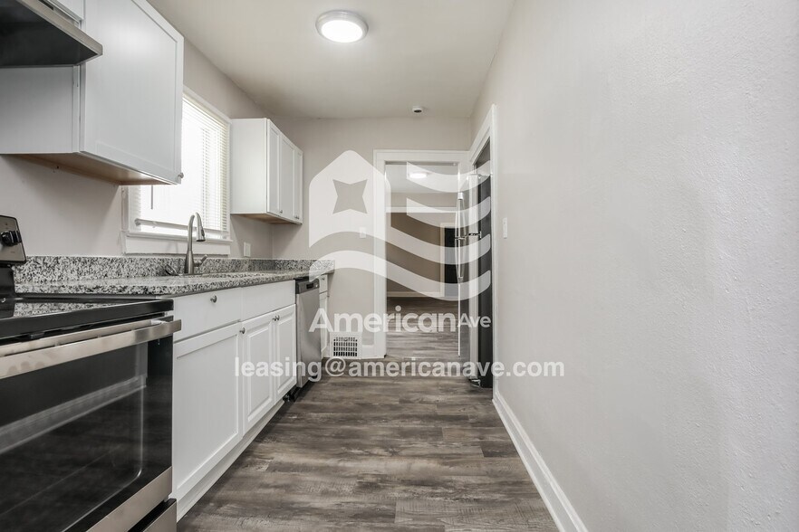 Building Photo - 4432 Flora Ave