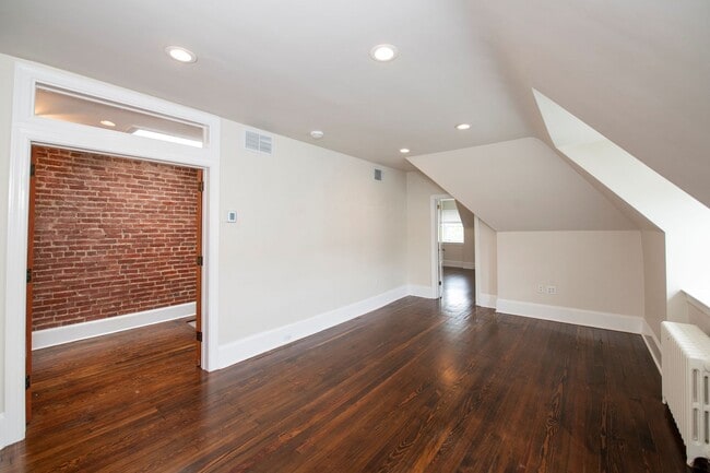 Building Photo - 36 E Chestnut Hill Ave