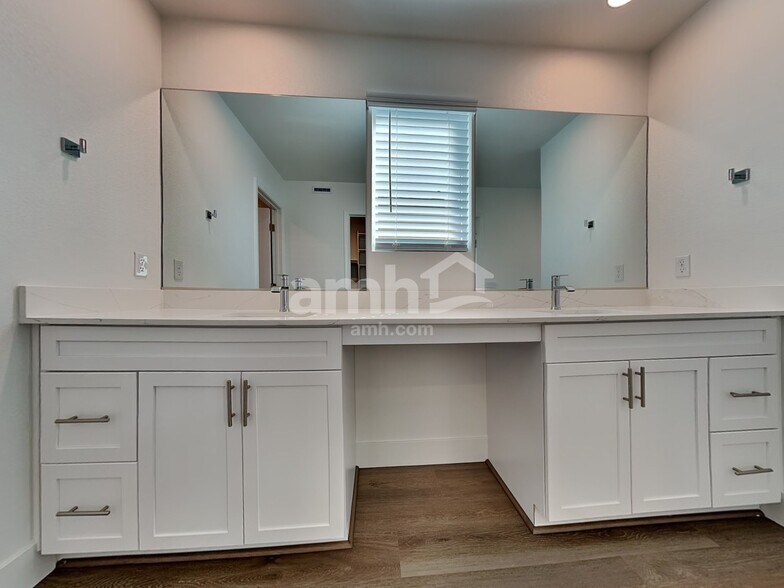 Building Photo - 8095 Braavos Peninsula Ave