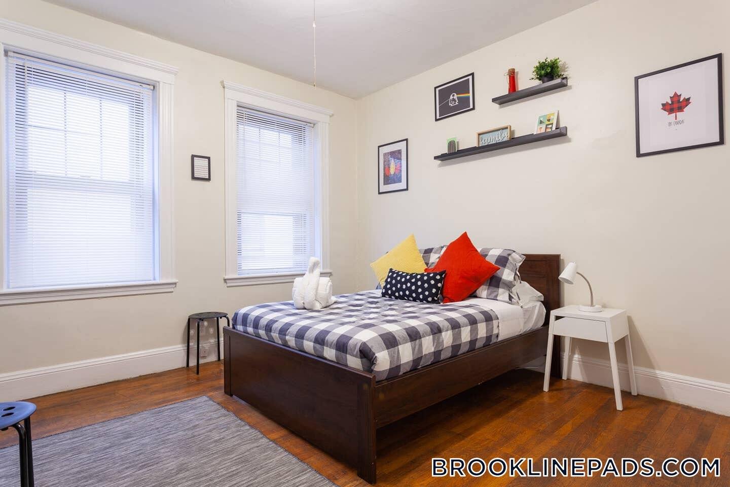 Building Photo - 1247 Beacon St