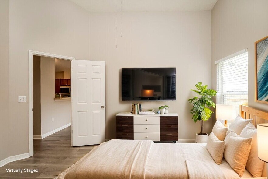 Building Photo - 303 Riunite Cir
