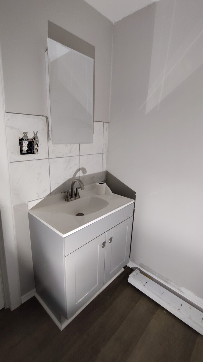 Building Photo - 1855 E Lippincott St