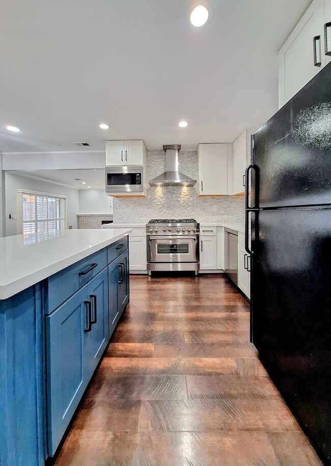 Building Photo - Beatifully Remodeled 3bd Single Story House With Pool!