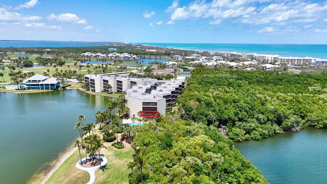 Building Photo - 221 NE Plantation Rd