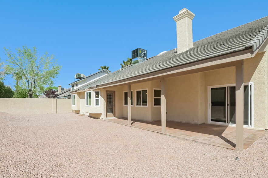 Building Photo - 305 Vallarte Dr
