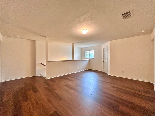 Building Photo - 102 Adamae Ln