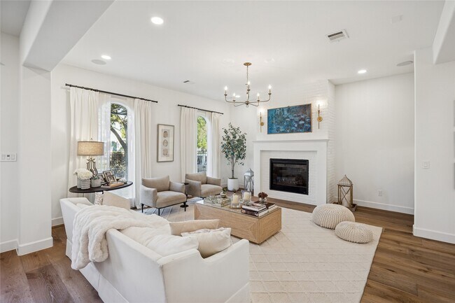 Building Photo - 2031 Sheridan St