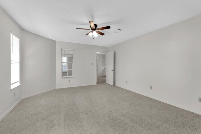 Building Photo - 202 Summer Ln