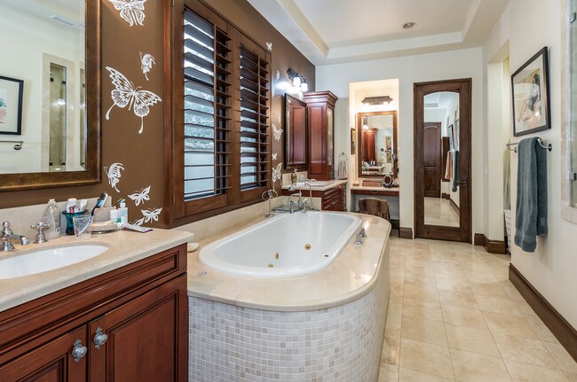 Building Photo - Luxurious Tuscan Villa - 3/3.5 Includes Private Casita in Goleta Bluffs!