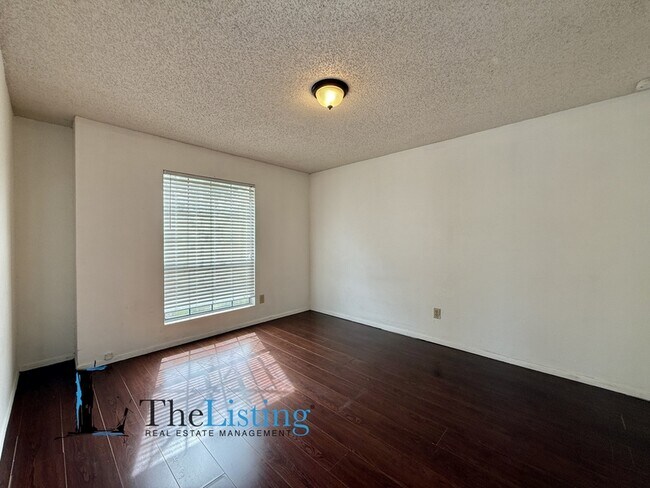 Building Photo - 8724 Mallard Reserve Dr