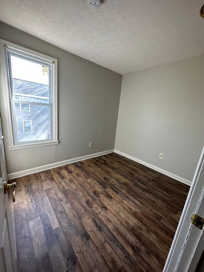 Building Photo - CLE Single Family 3 Bed 2 Bath FOR RENT!