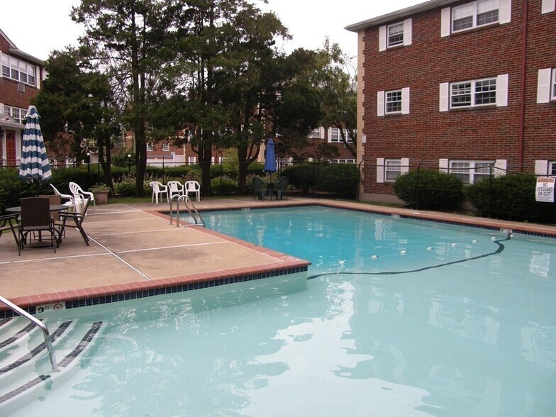 Building Photo - 7 Cass St