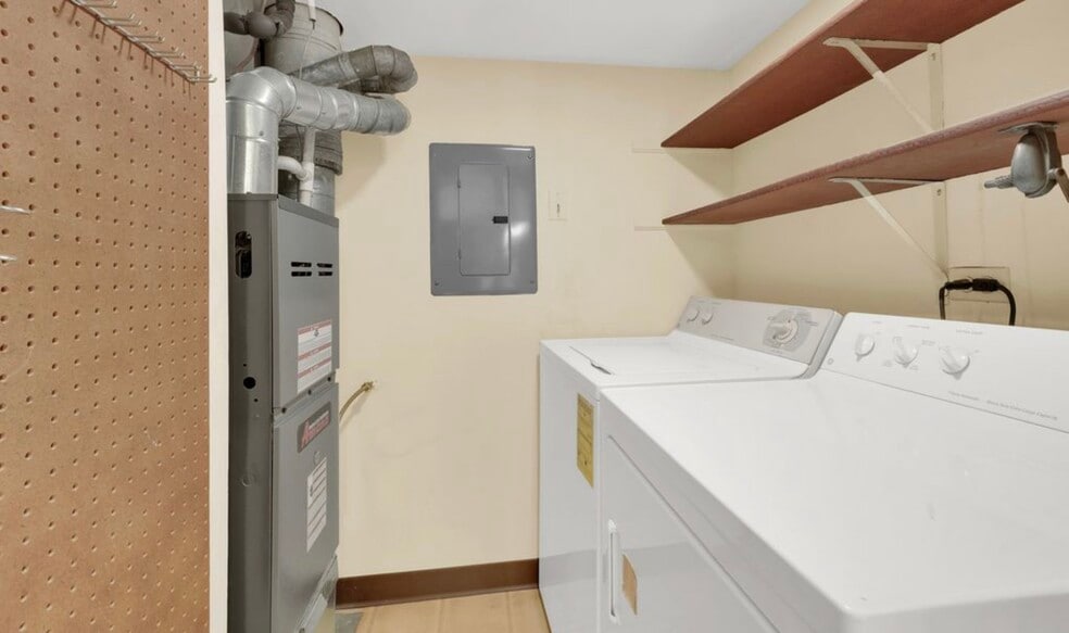 Building Photo - 10351 Menard Ave